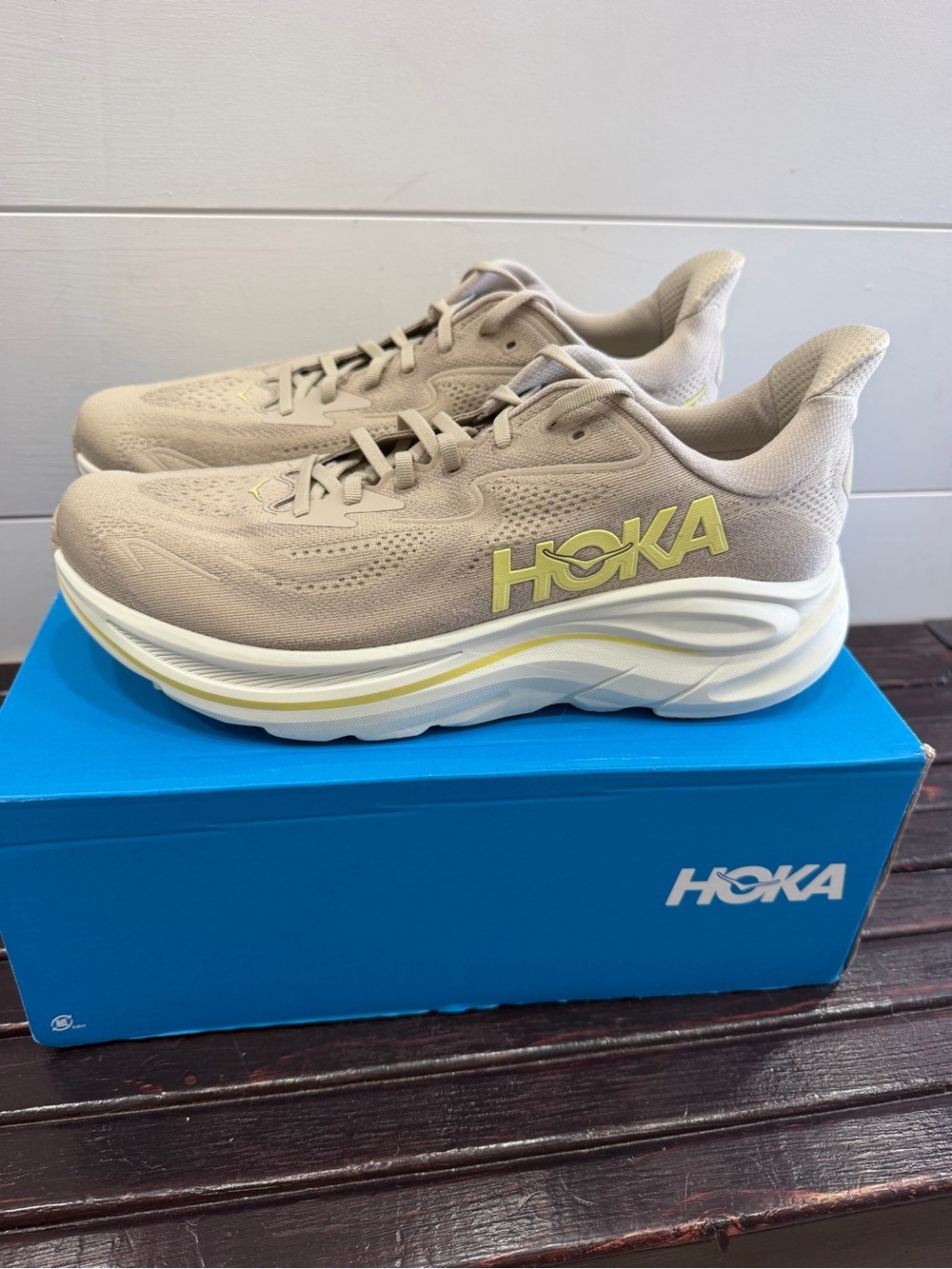 Mens HOKA Clifton 10
